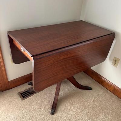 Duncan Phyfe from leaf table $110