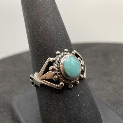 925 Silver & Turquoise Ring, Size 9, Weighs 4.29g