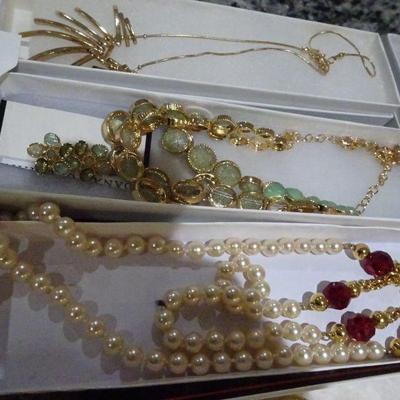 Pearls (Jewelry)