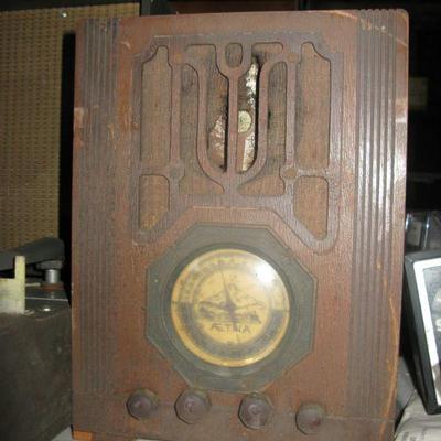 Aetna tube radio, wood cabinet