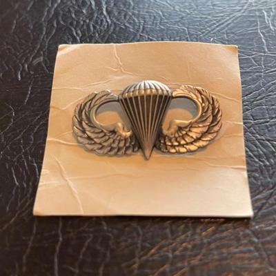 Parachutist badge