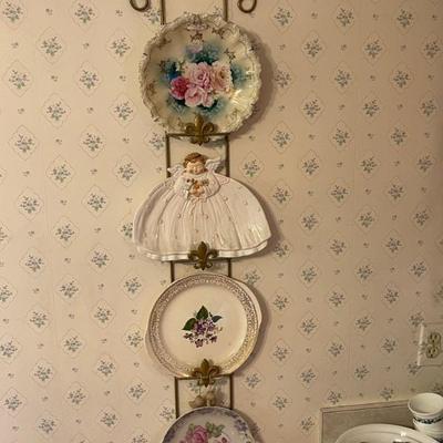 Vintage collector plates 