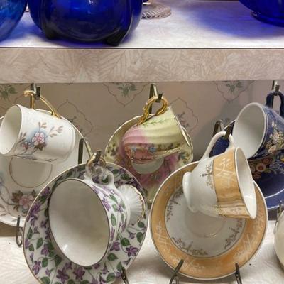 Tea cups and saucers 