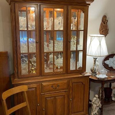 Hutch / China cabinet