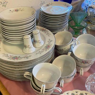 Fine China / dinnerware 