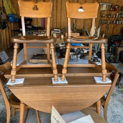 drop leaf kitchen table, 2 leaves, and 4 chairs.