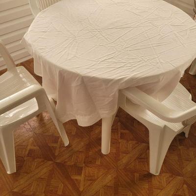 lanai table and four chairs
