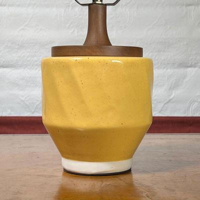 WEST ELM CERAMIC LAMP  |
Yellow faceted pattern, sold without shade, excellent condition - h. 18 x dia. 6.5 in.