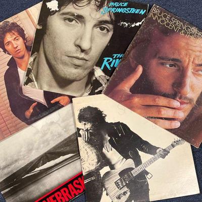 (5pc) BRUCE SPRINGSTEEN ALBUMS  |
Vinyl record albums by Bruce Springsteen, including: Born to Run; The River; Darkness on the Edge of...