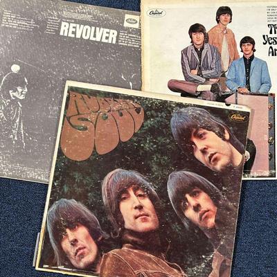 (3pc) BEATLES ALBUMS  |
Vinyl record albums, including Revolver (T 2576), Yesterday Ant Today (T 2553), and Rubber Soul