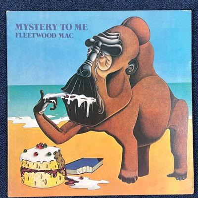 (5pc) FLEETWOOD MAC ALBUMS  |
Vinyl record albums by Fleetwood Mac, including their self-titled album Fleetwood Mac (MS 2225); Tusk;...