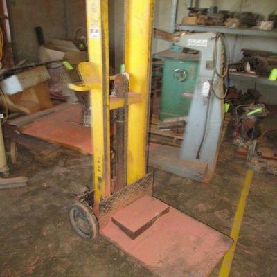 BIG JOE 1454 WALK BEHIND PLATFORM LIFT
