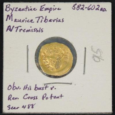 Lot 68: Maurice Tiberius (582 - 602 AD), AV Tremissis Gold Coin.
