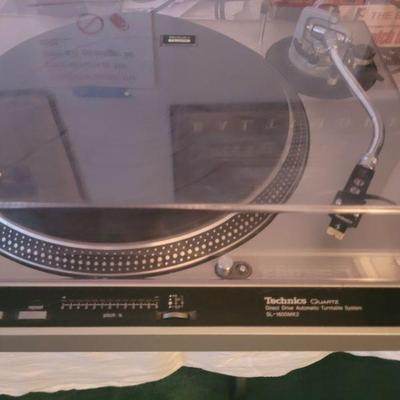 Technics phonograph, and it works, like new condition