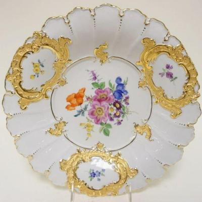 1124	MEISSEN LARGE ROUND BOWL W/GILT TRIM, APPROXIMATELY 12 IN
