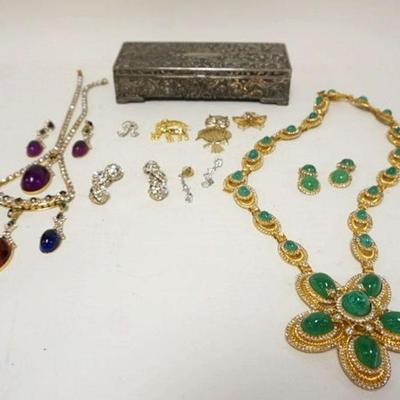 1071	LARGE LOT OF ASSORTED COSTUME JEWELRY & JEWELRY BOX
