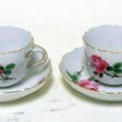 1121	MEISSEN LOT OF 6 MINIATURE CUPS & SAUCERS, ONE CUP W/SMALL RIM CHIP, APPROXIMATELY 2 1/2 IN HIGH
