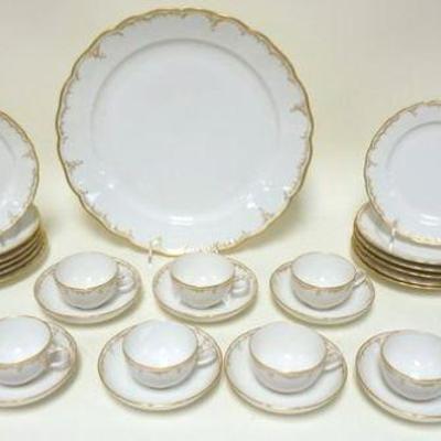 1136	KPM CHINA INCLUDING CUPS & SAUCERS, 12 APPROXIMATELY 7 1/2 IN PLATES & 13 1/4 IN PLATTER
