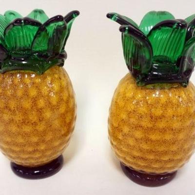 1165	PAIR OF GLASS PINEAPPLES, APPROXIMATELY 6 1/2 IN HIGH
