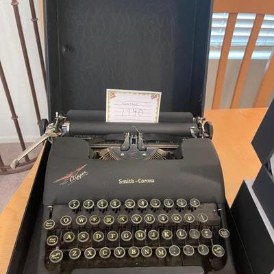 Vintage typewriter 1940â€™s