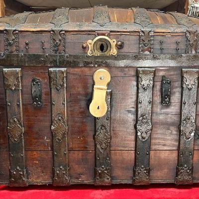 Camel Back Manufactured In Atlanta
A real history piece. This is an Abe Foote and Brothers trunk manufactured in Atlanta Ga. This trunk...