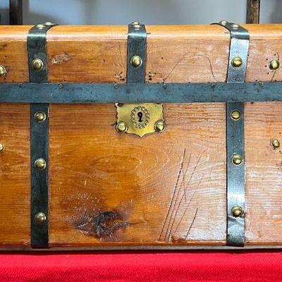 1800's Five Ban Jenny Lind #2
This trunk is a 5 ban Jenny Lind with original brass buttons and lock plate. We (Rescued Trunks) had...