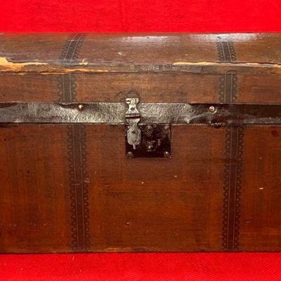 1800's Childâ€™s Doll Trunk 3
Antique 1800s Victorian 16-inch Childâ€™s Doll Trunk covered in paper and built better as well. Still...