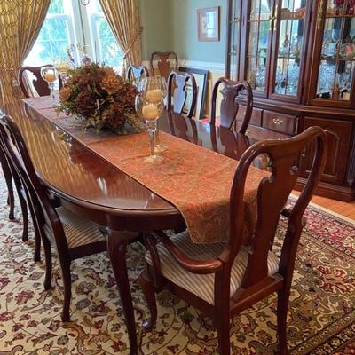 Thomasville Dining Room Table with 10 chairs. Max length using 2 leaves 105