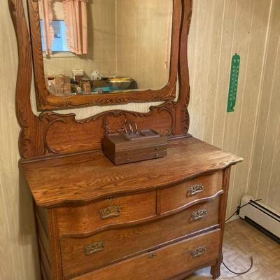 Antique Dresser w/mirror