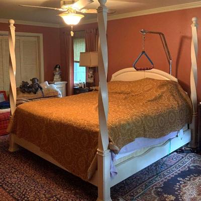 King Four Poster Bed with Serta Mattress Set and Linens
This lot includes 80.5