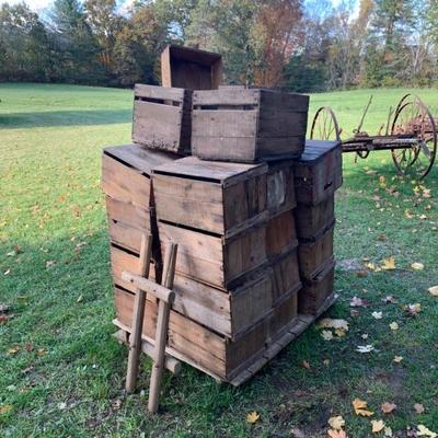 Lots of farm crates in old color.