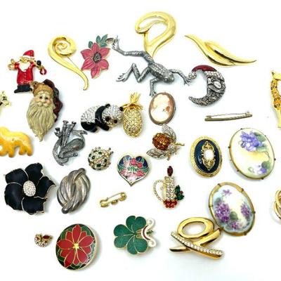 Lot 003-J: Brooch Collection