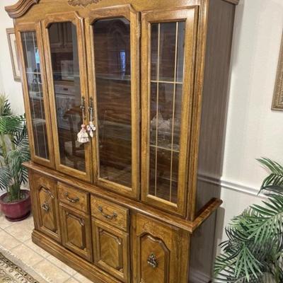 Vintage American Colonial Lighted China Cabinet