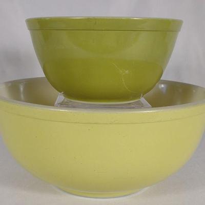 2 Vintage Pyrex Yellow & Green Mixing Bowls