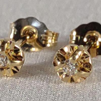 14K Yellow Gold Diamond Stud Earrings.