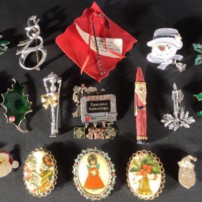 Vintage Christmas Brooches & Pins