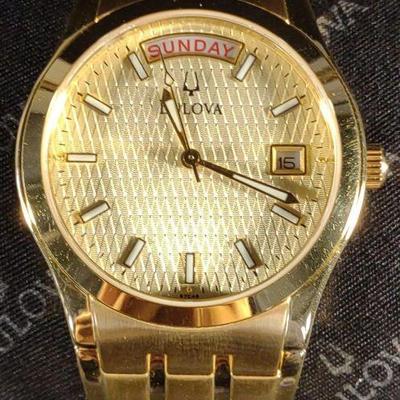 Bulova 97C48 Mens Bracelet Wrist Watch (NIB)