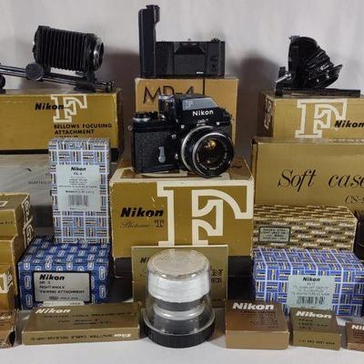 Vtg Nikon F Black Camera, Finder & Accessories