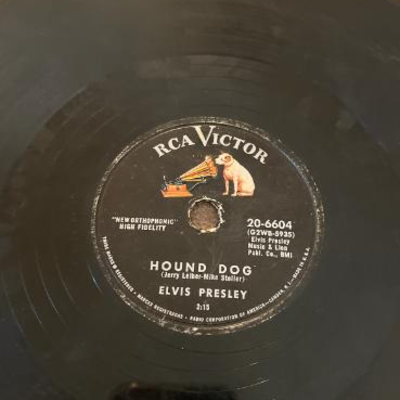 Elvis - hound dog 