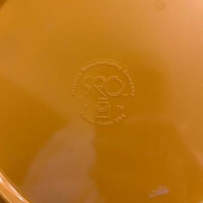 vintage plastic picnic plates from SRO