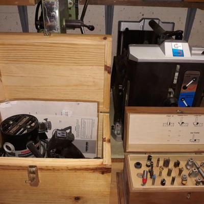 Nice Porter & Cable router in wood case and bit set