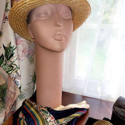 Detail Mannequin Head and Hat