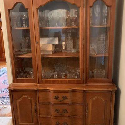 Bassett Furniture China Cabinet https://ctbids.com/estate-sale/18521/item/1863578