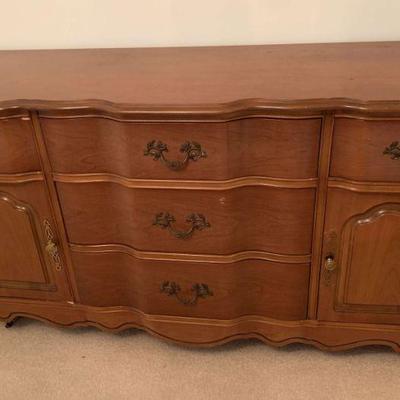 Bassett Furniture Buffet https://ctbids.com/estate-sale/18521/item/1863572