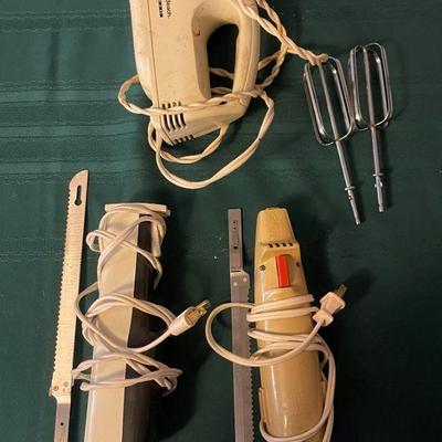 Two electric knives/ Hand mixer