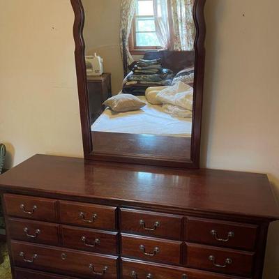 Kinkaid Furniture/ Dresser w/8 drawers