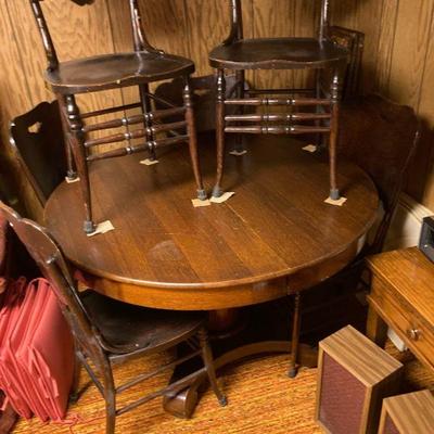 oak table and 6 chairs