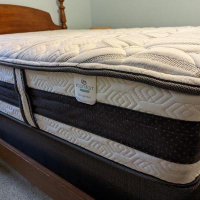 Queen size Almost Brand new Serta icomfort hybrid recognition Mattress, box spring and bed frame!!