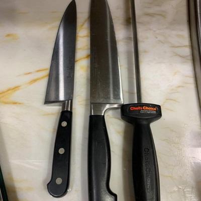 Henckles Knoves and Chef Choice Sharpener