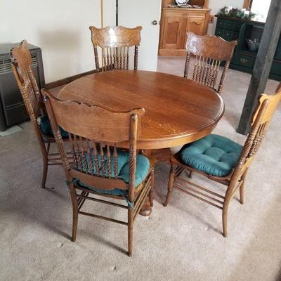 Vintage round oak table with wicker chairs